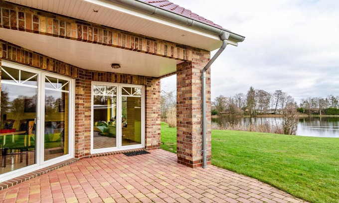 Kolker Apartment | Holiday Apartment "Landromantik Mit Seeblick" with Lake View, Private Terrace & Shared Garden