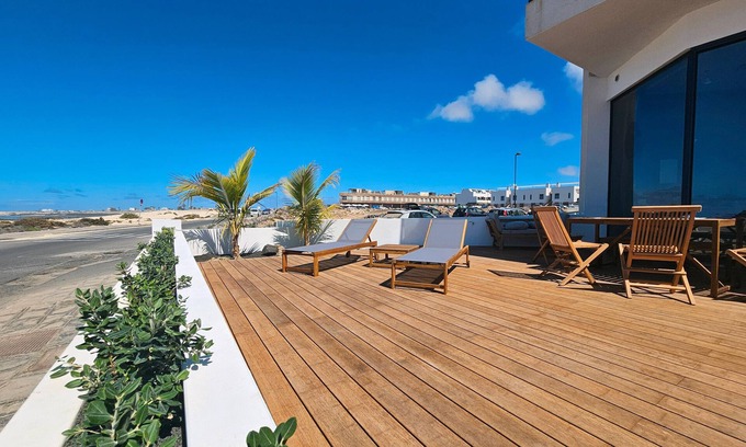 El Cotillo Apartment | Holiday Apartment 'Maar Suites Cotillo 1 - Seafront' with Sea View, Private Terrace and Wi-Fi
