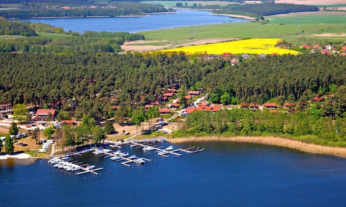 Muritz Apartment | Holiday Apartment 'Maribell' with Lake View, Balcony and Wi-Fi