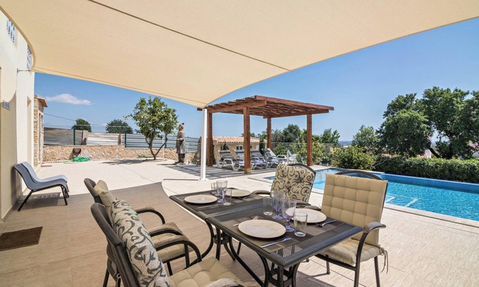 Cerro do Mocho Apartment | Holiday Apartment Mel de Flor with Sea View, Shared Infinity Pool, Communal Garden & Wi-Fi