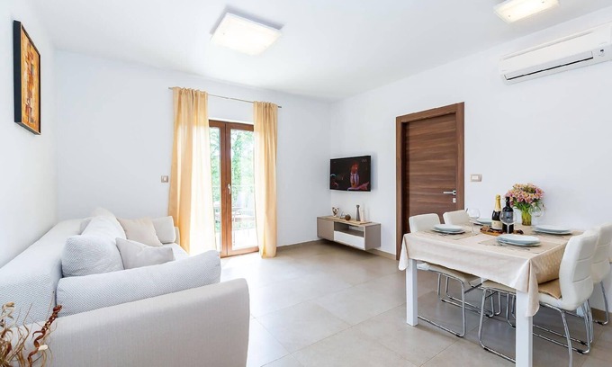 Mugeba Apartment | Holiday apartment Poreč for 1 - 4 persons with 2 bedrooms - Holiday apartment in one or multi-family