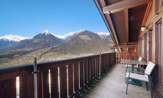 Schenna Apartment | Holiday Apartment 'Preiss Type B' with Mountain View, Balcony and Wi-Fi