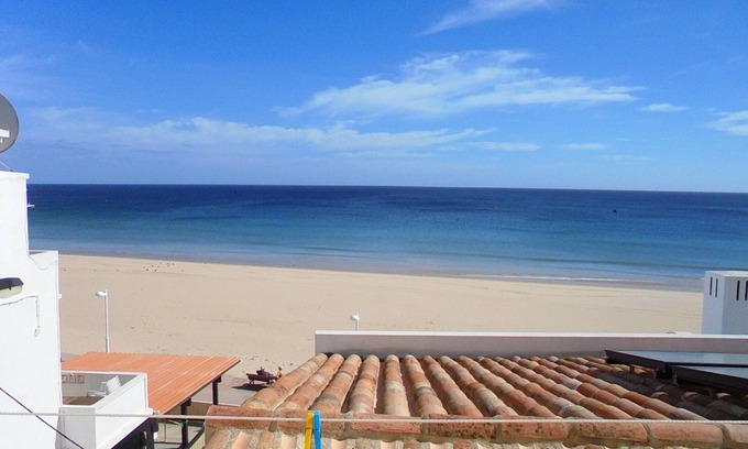 Salema House | Holiday Apartment at the Foot Beach