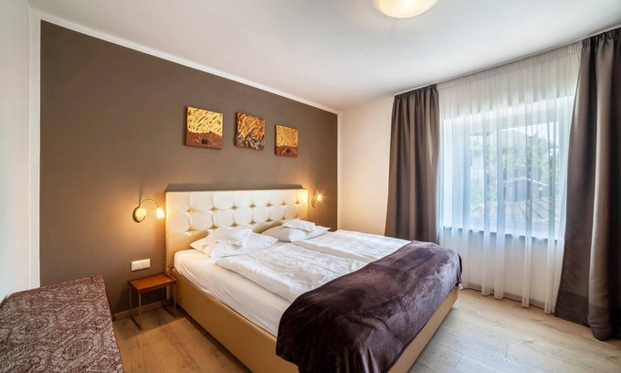Tesimo Apartment | Holiday Apartment "Residenz Alpina - Comfort No. 1" with Balcony & Wi-Fi