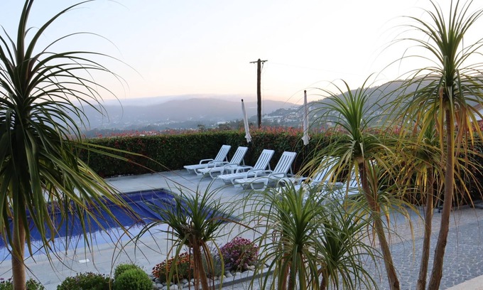Ponte de Lima Apartment | Holiday Apartment 'Stº António' with Shared Pool & Wi-Fi