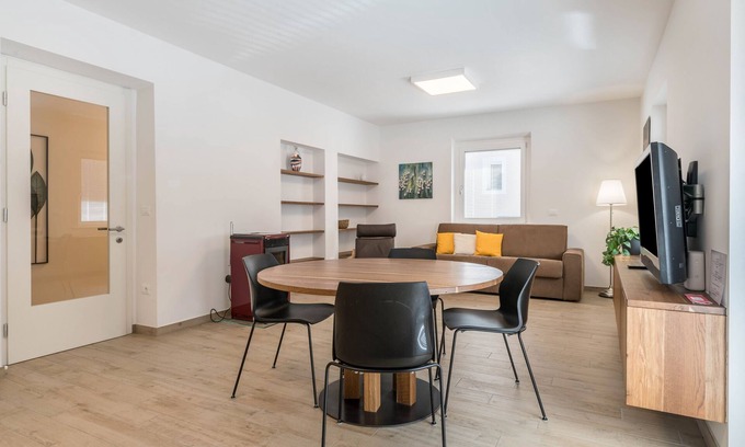 Nova Ponente Apartment | Holiday Apartment "Talhaus - Rita" with Mountain View, Shared Garden & Wi-Fi