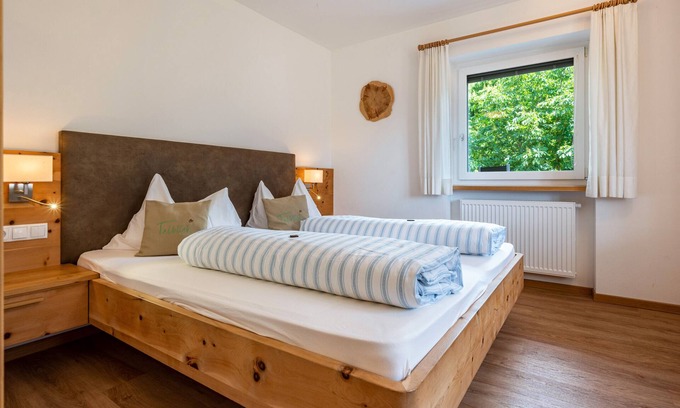 Laion Apartment | Holiday Apartment "Talblick 3" with Mountain View, Garden and Wi-Fi