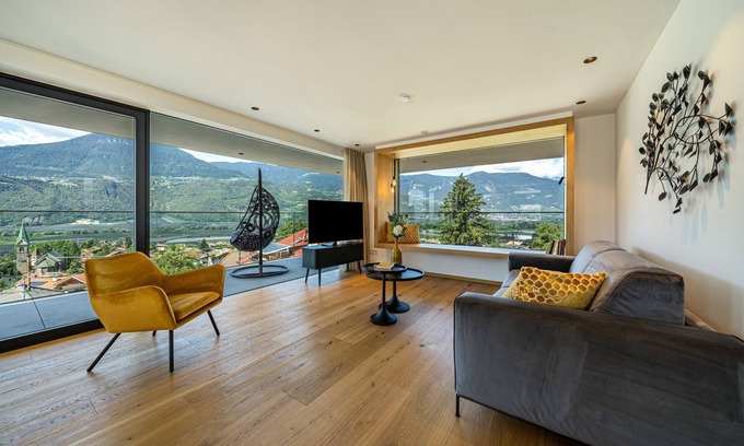 Gargazzone Apartment | Holiday Apartment "Videre Penthouse Lodge Exclusive" with Mountain View, Wi-Fi & Terrace