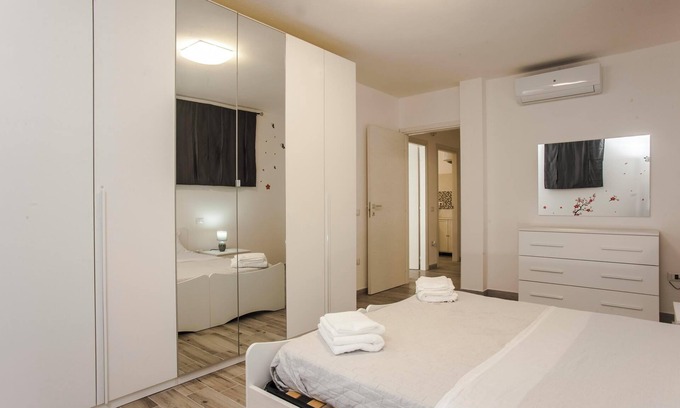 Sarroch Apartment | Holiday Apartment "Villa Farfalle" with Wi-Fi, A/C and Garden