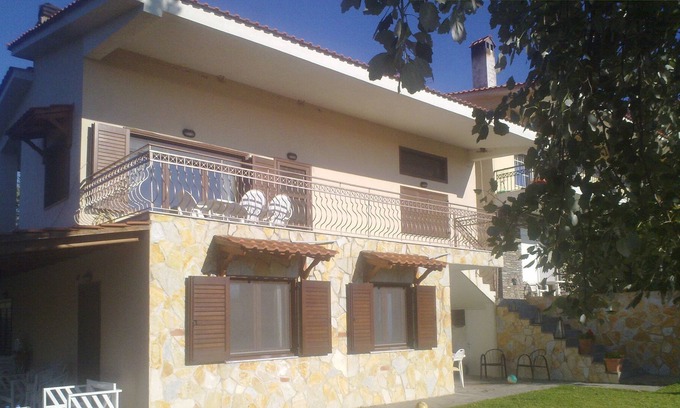 Aristotelis Apartment | HOLIDAY APARTMENT WITH WONDERFUL VIEW AND GARDEN