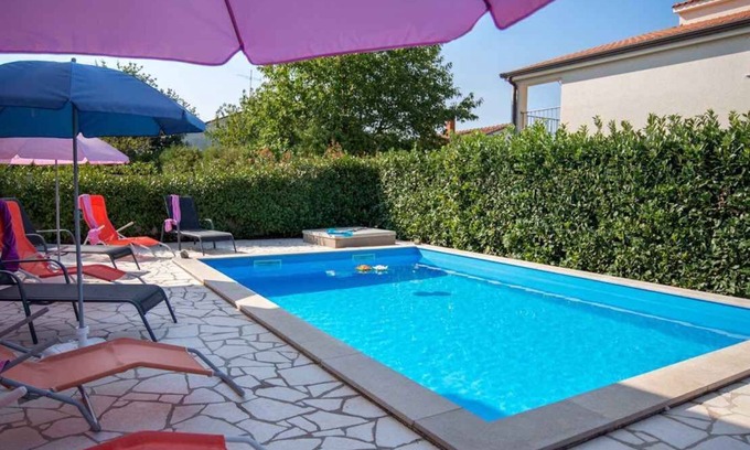 Cancini Apartment | Holiday apartment with use of pool