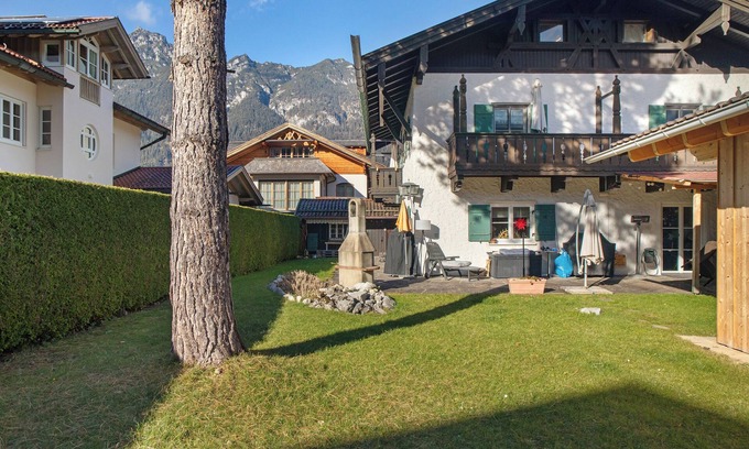 Garmisch-Partenkirchen House | Holiday Home 'Alpen Lodge' with Mountain View, Private Terrace and Wi-Fi