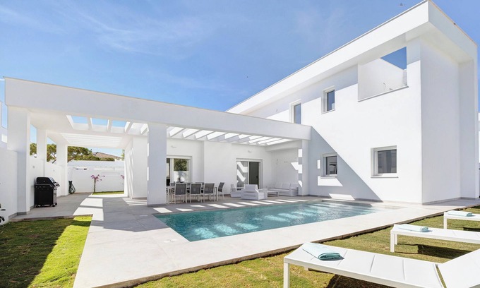 Poblado Sancti Petri House | Holiday Home 'Villa Sancti Petri 15 B' with Private Pool, Wi-Fi and Air Conditioning