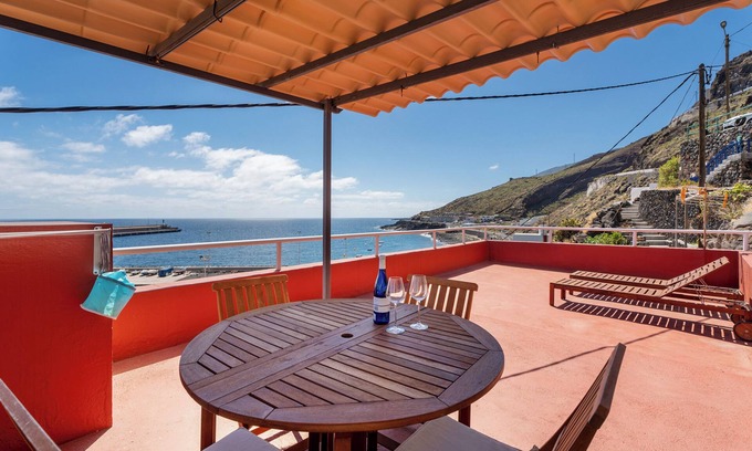 Puerto de la Estaca House | Holiday Home 'Puerto De La Estaca 1' with Sea View and Private Terrace