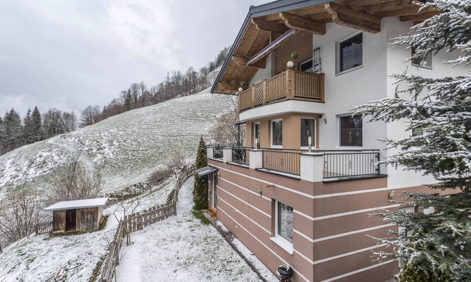 Sankt Johann im Pongau Apartment | Holiday flat 'Apartment Berger' with mountain view, communal garden and WLAN