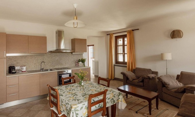 Isola d'Asti Apartment | holiday flat 'Dolcetto' with swimming pool