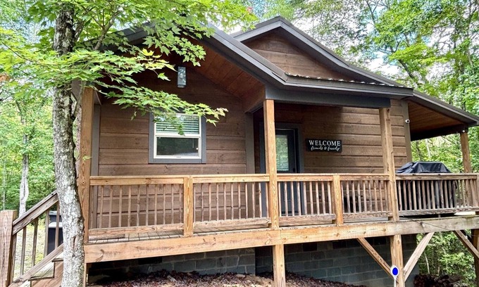 Murphy Cabin | Holiday Getaway to the Mountains of Murphy, NC Cabin with a Hot Tub and Fire Pit