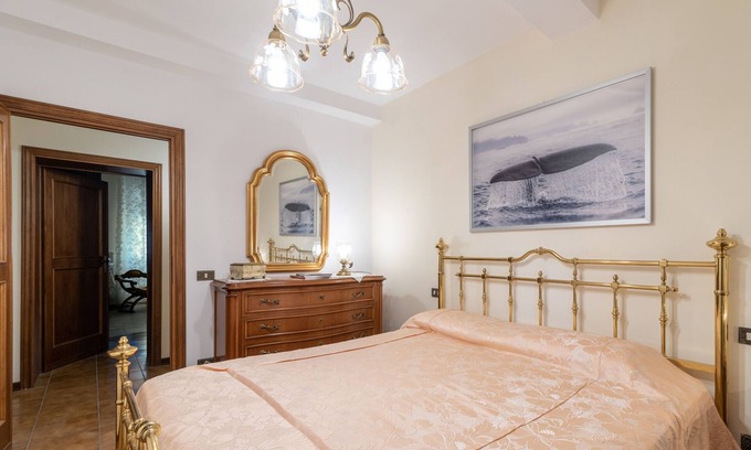 Castelfranco Piandisco House | Holiday Home "Le Balze" with Mountain View, Private Garden & Wi-Fi