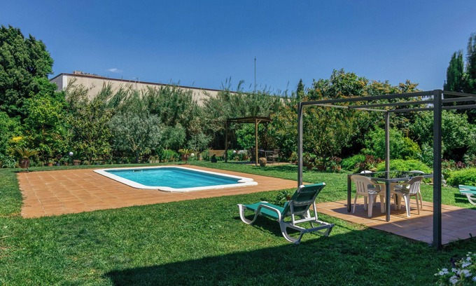 Torroella de Montgri Apartment | Holiday Home 'Castell del Montgrí Amunt' with Mountain Views and Wi-Fi