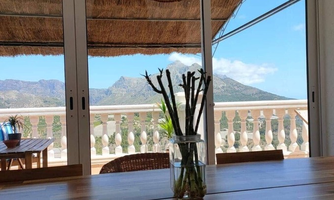 Callosa d' En Sarria House | Holiday Home 'Alonis Suites Premium Villas Onaer' with Private Pool, Private Terrace and Wi-Fi