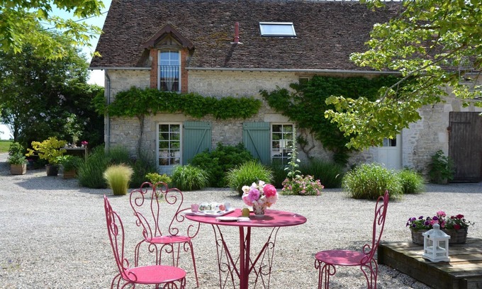 Chilleurs-aux-Bois House | Holiday Home in Chilleurs near Château