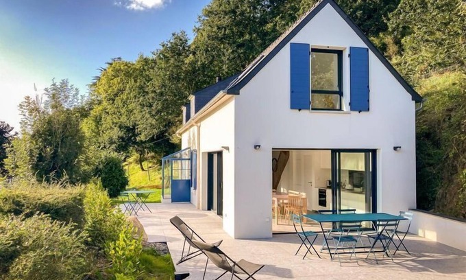 Saint-Jean-du-Doigt House | Holiday home with charging station, bay of morlaix