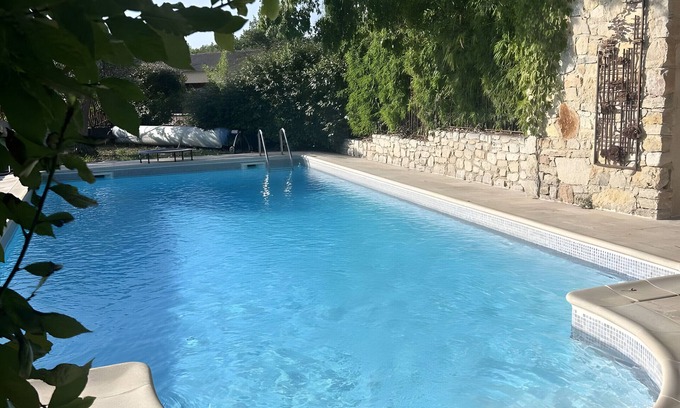 Taradeau House | Holiday Home 'À La Ferme' with Shared Pool, Private Terrace and Wi-Fi