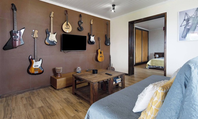Lagoa House | Holiday Home 'Alojamento Do Rosário' with Sea View, Private Terrace and Wi-Fi