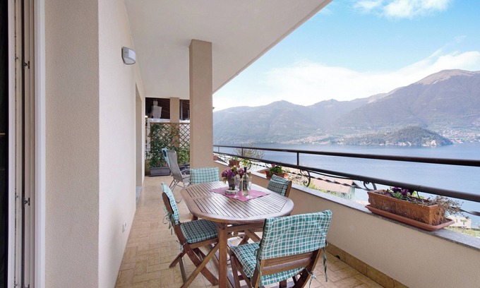 Lezzeno House | Holiday Home 'App Al Signorino Lake Bellagio' with Private Terrace, Wi-Fi and Air Conditioning