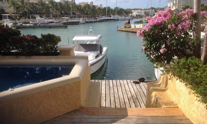 Douglas Villa | Holiday Home at 163 Port St Charles