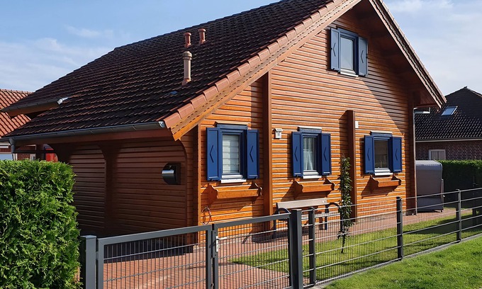 Walchum House | Holiday Home 'Auszeit Am See' with Lake View, Private Terrace and Wi-Fi