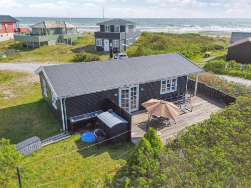 Grena Strand House | Holiday Home Baarde - 60m from the sea by Interhome