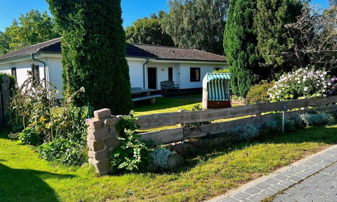 Neuenkirchen House | Holiday home Boddentraum - idyllic location on Rügen