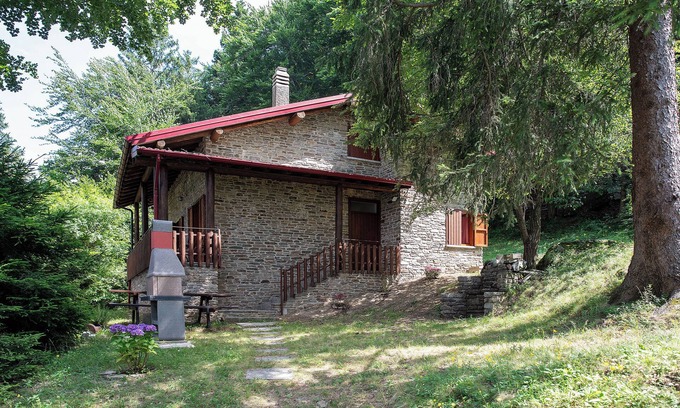 Cosio Valtellino House | Holiday Home 'Casa Nel Bosco' with Wi-Fi