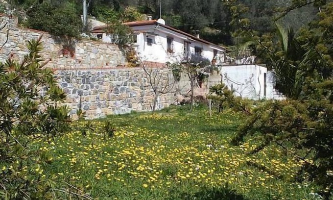 Diano San Pietro House | Holiday home "Casa Uliveto" with a view of the water