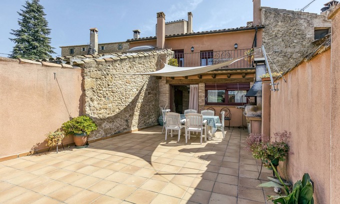 Orriols House | Holiday Home 'Ca La Maria' with Mountain View, Private Terrace and Wi-Fi