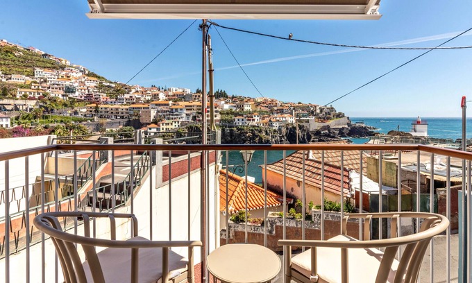 Camara de Lobos House | Holiday Home "Casa das Andorinhas" with Private Terrace & Wi-Fi