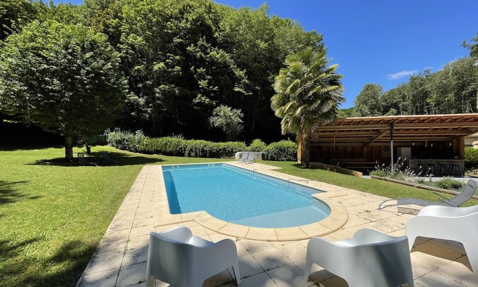 Vitrac House | Holiday Home 'Calama Selva Vitrac' with Private Pool, Private Terrace and Wi-Fi