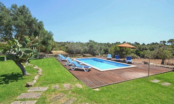 Manacor House | Holiday Home 'Can Mascaro' with Mountain View, Wi-Fi and Air Conditioning