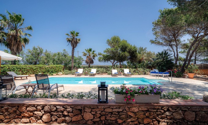 La Savina House | Holiday Home 'Can Tamarix' with Private Pool, Wi-Fi and Air Conditioning