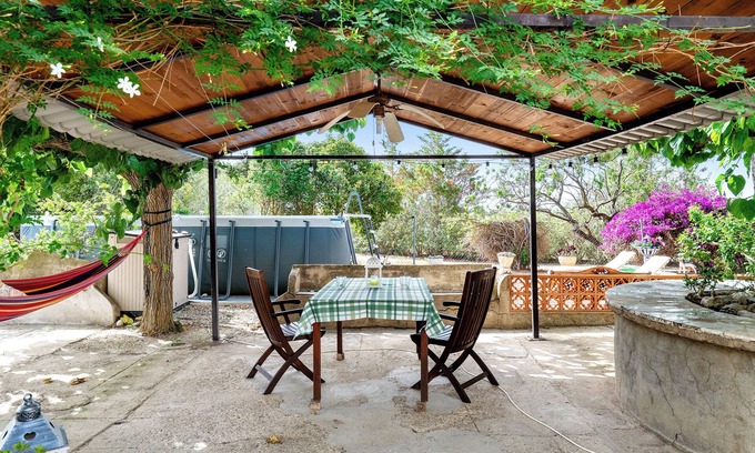 Botarell House | Holiday Home 'Can Wancho' with Mountain View, Private Pool and Air Conditioning