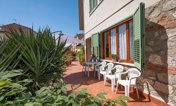 Lajatico House | Holiday Home 'Casa Baldi' with Private Garden, Wi-Fi and Air Conditioning