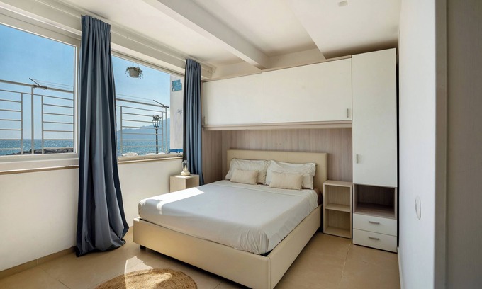 Salerno House | Holiday Home 'Casa Castagna A' Mare' with Sea View, Wi-Fi and Air Conditioning