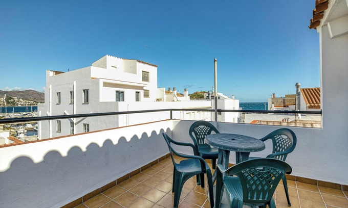 Llanca House | Holiday Home "Casa centro port" Near Beach with Sea View & Balcony