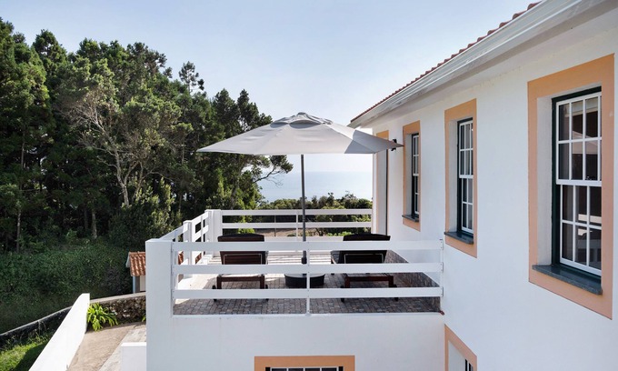 Lajes do Pico House | Holiday Home 'Casa Da Figueirinha' with Sea View, Private Garden and Wi-Fi
