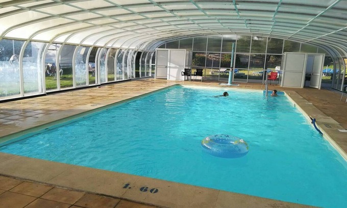 Alporchinhos House | Holiday Home 'Casa Da Rocha' with Shared Pool, Wi-Fi and Air Conditioning