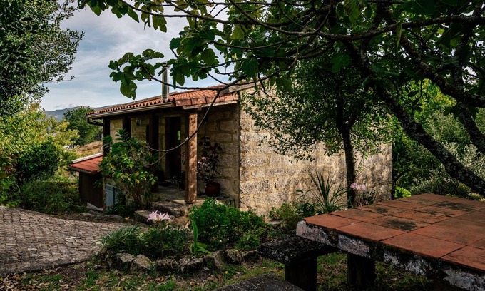 Arcos de Valdevez House | Holiday Home 'Casa Das Lapas' with Mountain View, Private Terrace and Wi-Fi
