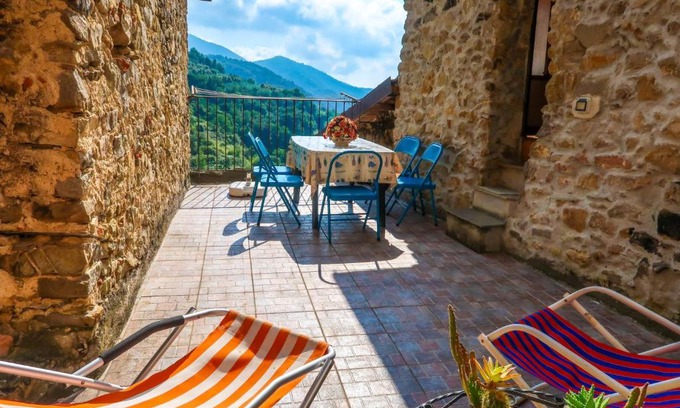 Ceriana House | Holiday Home Casa del Pittore by Interhome