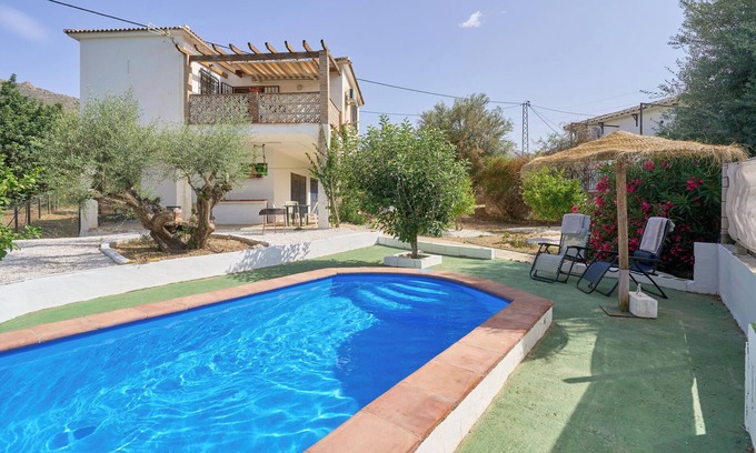 Los Cortijillos House | Holiday Home 'Casa Domi' with Mountain View, Pool & Wi-Fi