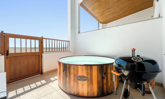 Amposta House | Holiday Home 'Casa Lo Canyero' with Private Pool, Wi-Fi and Air Conditioning